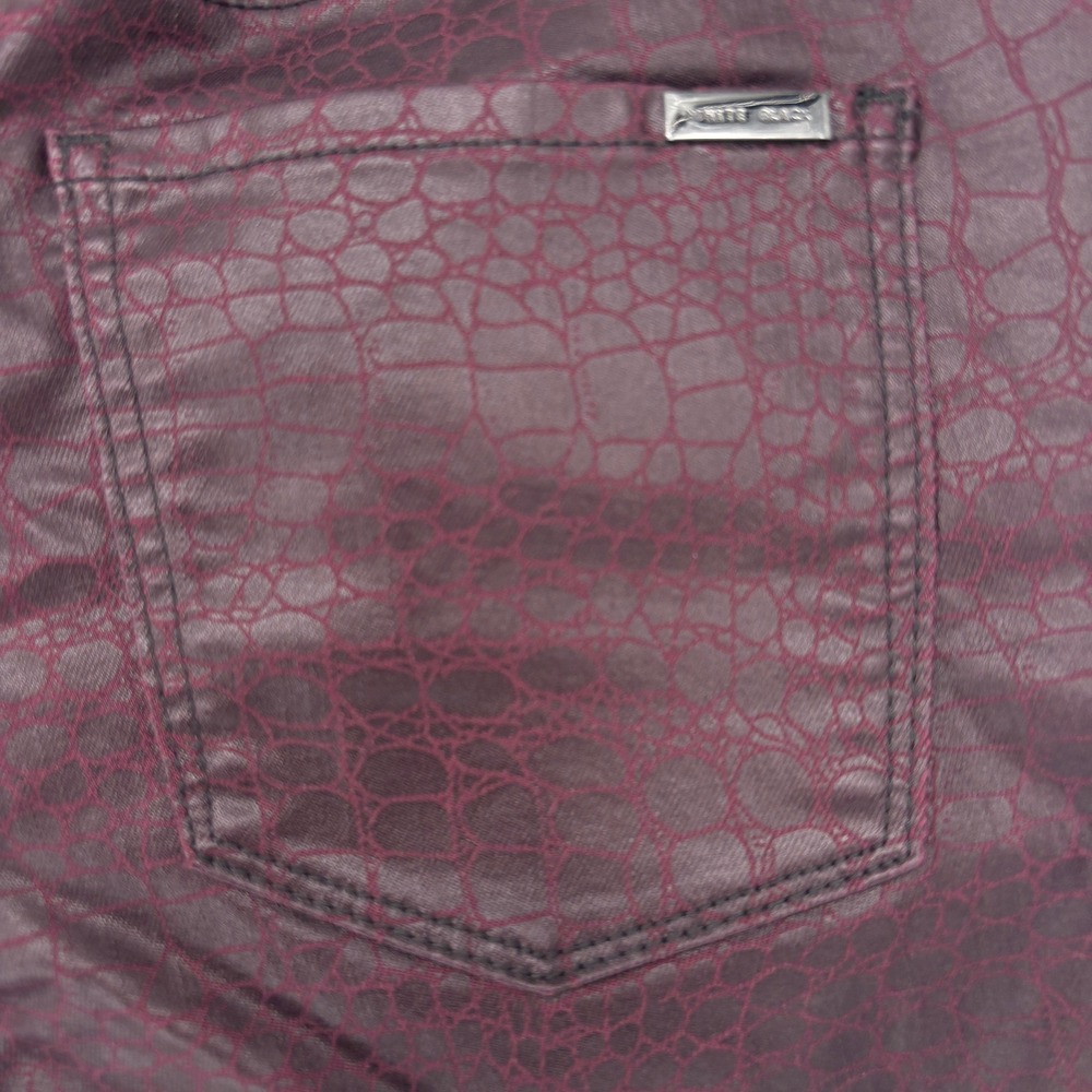 White House Black Market Burgundy Textured Skinny Pants Faux Croc Size 6 - Picture 5 of 8